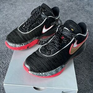 Nike LeBron XX sneakers